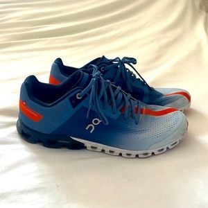 On Men’s Cloudflow Running Shoe